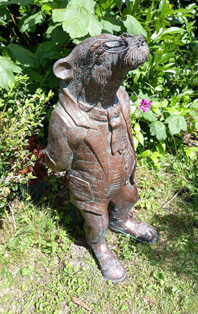 Wind in the Willows Garden Sculpture of Badger - 67cm - £89.99 ...