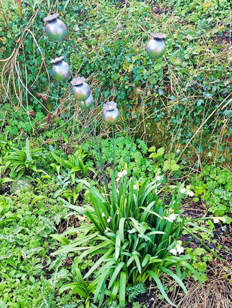 Image of Decorative Poppy Heads Border Stake in Sturdy Metal